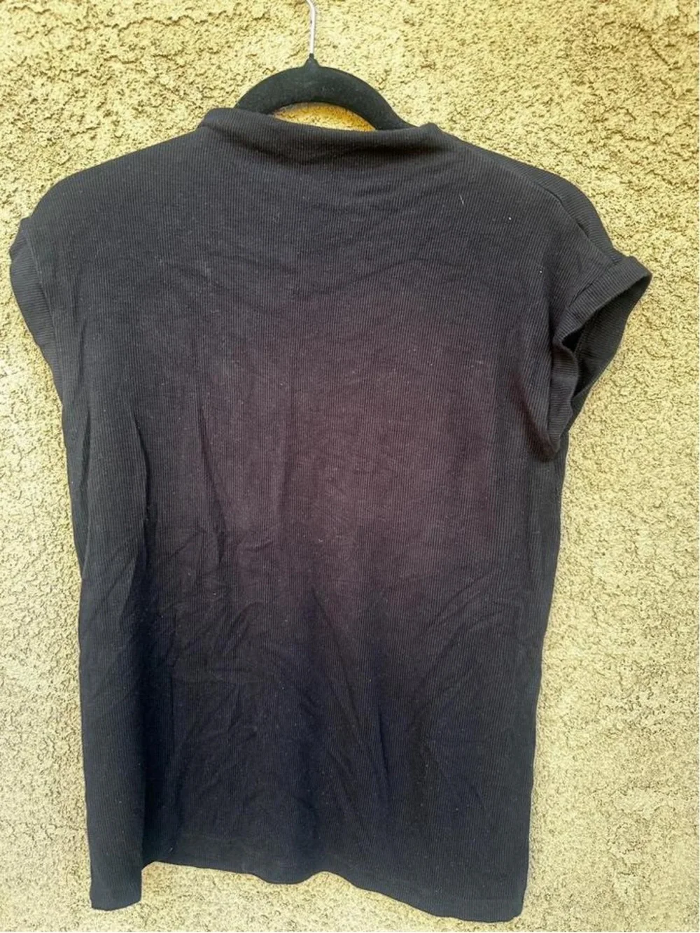 Black Ribbed Short-Sleeve Women's Tee - Unbranded